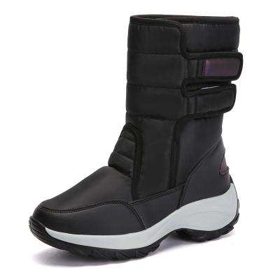 China Height Increasing New Fashion Women Boots Comfortable Injection Women's Snow Boots for sale