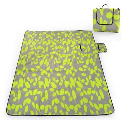 China Custom Made Eco Friendly Green Folding Picnic Blanket for Travel / Leisure for sale