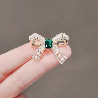 China Temperament durable female high quality pearl bow brooch fashion lady crystal brooch for sale