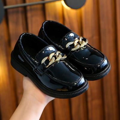 China 2021 Newest Design PU Face Fashion Metal Chain Leather Shoes Girl's Flat Rubber Sole Princess for sale