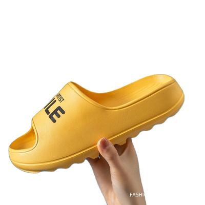 China Thick-soled Men's Home Slippers Couples Shoes Sandals Household Slippers Designer Bathroom Shoes Female Couples Anti-slippery Bath for sale