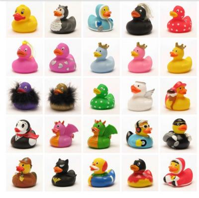 China O metal da novidade tornou mais pesado o brinquedo azul de flutuação do banho da cor dos patos da borracha/PVC à venda