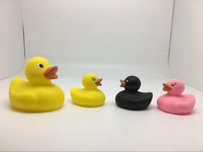 China Weicher bunter zusammendrückender Gummi-Enten-Familien-Satz mit kundengebundener Form-Enten-Art zu verkaufen