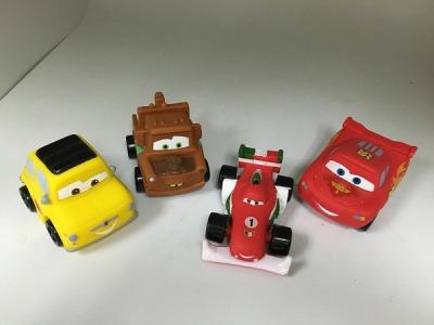 China BPA geben Vinyltruppenrückzug-Rennläufer, den Autos spielen, PVC-Autozug--zurückfahrzeugspielzeug frei zu verkaufen