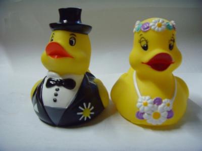 China Wedding Bride / Groom Christmas Rubber Duck Floating Water Resistant OEM for sale