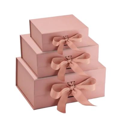 China Custom Rigid Magnetic White Paper Paper Gift Boxes Packaging Rose Cardboard Perfume for sale