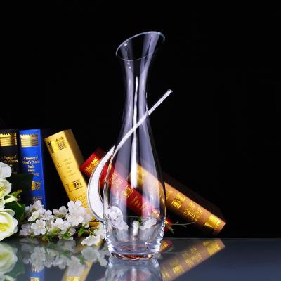 China Sustainable Elegant Unique Design 1100ml Glass Wine Decanter Long Handle With Luxurious Crystal for sale