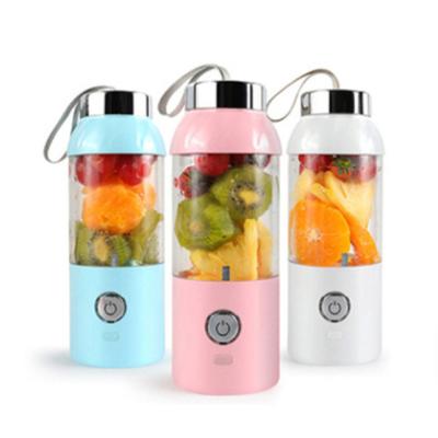 China New Small Car Juicer With USB Portable Juicer Maker Juicer Bottle Filling Blender for sale