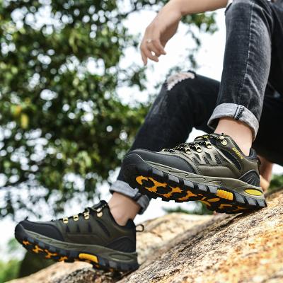 China Abrasion Resistance New Quality Couple Non-slip Mountain Shoes Waterproof Outdoor Climbing Boots Hunting Trekking Sneakers Wholesale Climbing Boots for sale