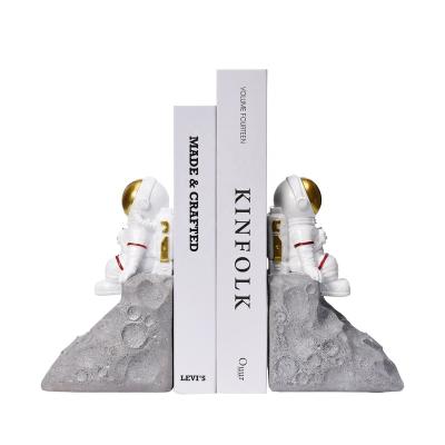 China Modern Custom Resin Library Europe Astronaut Nice Decoration Kid Bookends Bookend Nordic Cute White End Support Bookend Modern Birday Gift for sale