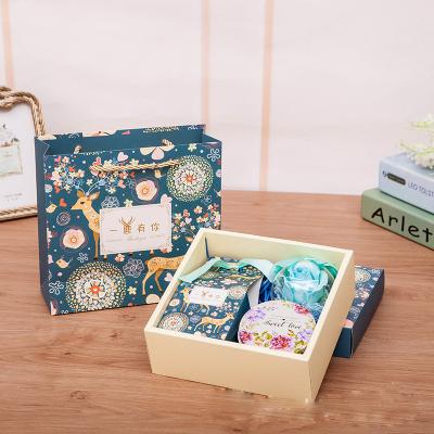 China Handmade Christmas Surprise Box Gift Packing Customized Folding Gift Box With Lid for sale