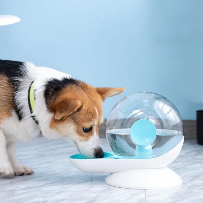 China New Designst Snail Shape Filter Gravity Core Automatic Hydration Smart Pe Water Bowl Stored for sale