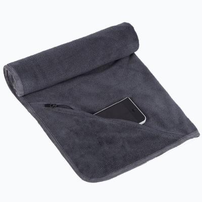 China Sustainable Outdoor Fitness Towel Gym Sports Zipper Microfiber Pocket Towel Sweat-absorbing Towel for sale