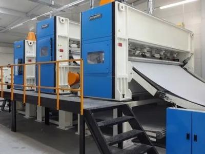 China Máquina para perforar agujas laminadas de múltiples capas Línea de producción de fieltro no tejido en venta