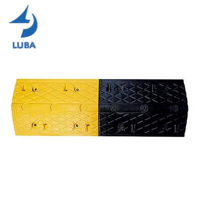 China Durable 500x350x50mm Traffic Yellow And Black Car Bump Resistant Rubber Speed ​​Bump for sale