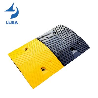 China Durable 500X350X50Mm Rubber Ramp Speed ​​Bump And Stop Driveway Safety Speed ​​Bump for sale