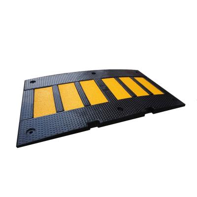 China Durable 500X900X50Mm Road Safety Products High Strength Traffic Durable Reflective Rubber Speed ​​Bump for sale