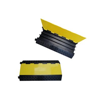 China 900X500X65Mm Heavy Duty Wire Or Cable Road Safety Durable 3 Channel Cable Protector Rubber Cover for sale