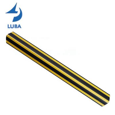 China Modern Car Garage Rubber Column 990X80X10Mm Corner Guard With Inner Iron Rubber Corner for sale