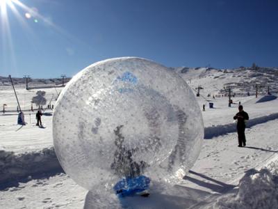 中国 雪/巨大で膨脹可能な Zorbing 水球のための ゾーブ の透明で膨脹可能な球 販売のため