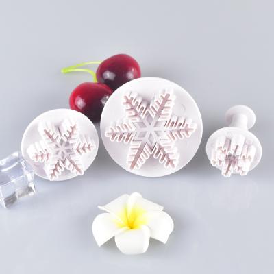 China Modern Hot Selling Kitchenware Baking and Pastry Cookies Molds Tool 3pcs PP Snowflake Cookie Mold for sale