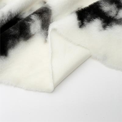 China Fashionable professional suits processing and manufacturing soft sheepskin velor dye knotting rabbit plush fabric faux faux fur fabric for sale