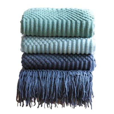 China Inyahome Portable Tassel Knitted Sofa Throw Blanket Home Decor Chunky Blanket Decorative Luxury Home Office Soft Comfortable Plaids for sale