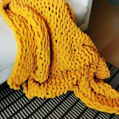 China Inyahome Portable Chunky Throw Blanket Yellow Decorative Handmade For Home Decor Machine Washable Throw Blankets On Sofa All Seasons for sale