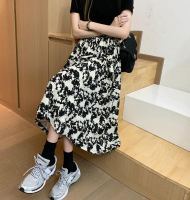 China 2021 Summer Anti-Static Slim Girls' Design Retro Dress Skirt Wholesale New Fashionable Floral Printing Lady's Long High Skirt Loose Waist for sale