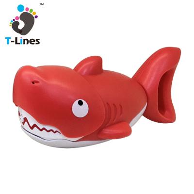 China Eco-friendly Materials Baby Bathing Small Cartoon Shark Spray Water Gun Pool Toy For Kid for sale