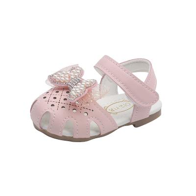 China Baby fashion trend dress sandals Anti-slippery children hollow out bow sandals with pearl decoration for sale