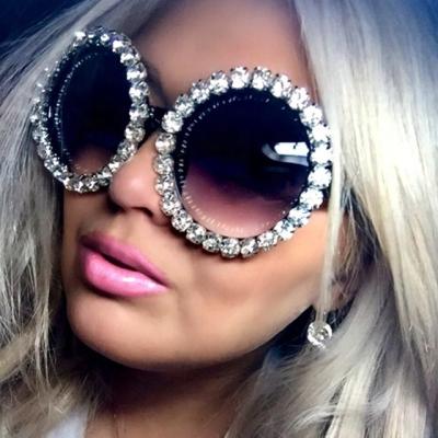 China Luxury Rhinestone Crystal Women Men Shade Sunglasses Diamond Women Oculos De Sol Feminino Anti Round UV400 for sale