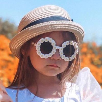 China Luxury Anti UV400 Diamond Chain Cute Flower Children Sunglasses Pearl Travel Outgoing Fashion Eyewear UV400 for sale