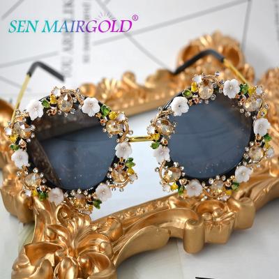 China Hollow Anti UV400 Metal Carving Fashion Accessories Ladies Sunglasses Flower Alloy Decoration Uv400 Glasses for sale