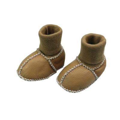 China Fashion Trend Genuine Sheepskin Fur Sheepskin Booties Soft Unique House Newborn First Booties for sale