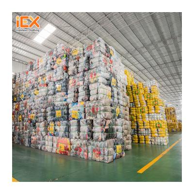 China Used shoes for sale A Grade Uk Summer Used Clothes Bales Second Hand Clothes Bale Container Wholesale For Kids Men Ladies In China for sale