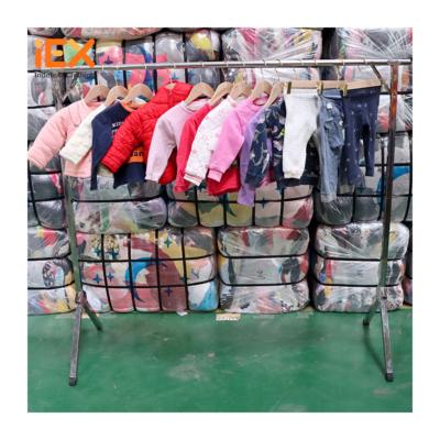 China Polyester / Cotton Branded Jackets And Hoodies Windbreaker Jacket Bale Used Wedding Dresses Bales for sale