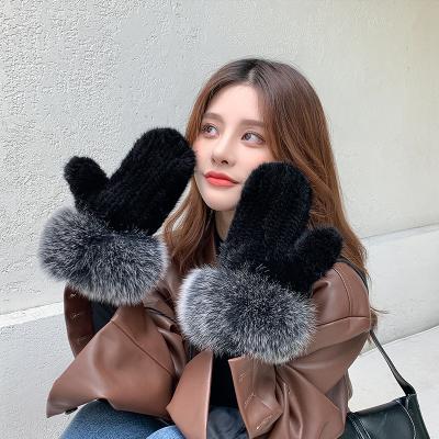 China Comfortable New Arrival Real Mink Fur Gloves Women Fashion Style Warm Black Mink Fur Gloves for sale