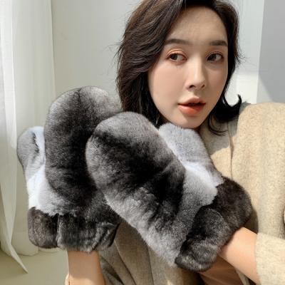 China Luxury Chinchilla Fur Gloves Ladies Women Lady Fur Gloves Winter Full Finger Comfortable Warm Fur Gloves for sale