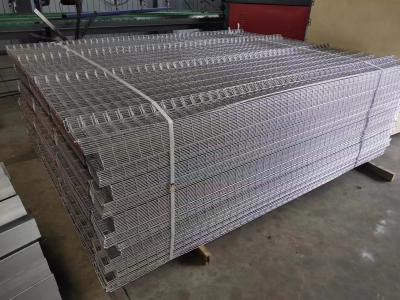 China 3D Curved Safety Guardrail Panel Welding Wire Mesh Metal Fence Panel for sale