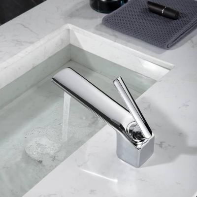 China Modern Chrome Deck Mounted Brass Basin Hose Basin Mixer Tap Single Handle Basin Faucet For Counter Basin for sale