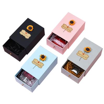 China Handmade Customize Gift Printed Gift Boxes With Magnetic Lid Packaging Gift Paper Boxes for sale