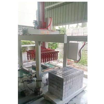 China Electric Loading And Unloading Robot With 2-5 Axes And LCD Display for sale