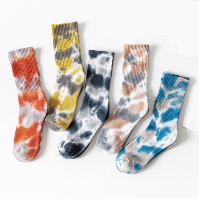 China Sporty dye knotting socks men's and women's cotton tide socks tube socks net red color pure cotton for sale