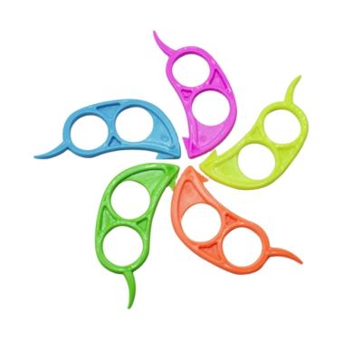 China Viable Creative Small Fruit Mouse Shape Finger Ring Pocket Orange Peeler Mini Kitchen Instrument Peeler for sale