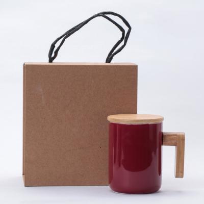 China Viable Nordic style with wooden logo production DIY gift tea business office lid handle ceramic mug for sale