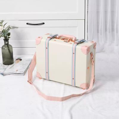 China Retro Small Mini Suitcase Female Cosmetic Case Travel Case Large Capacity 13 Inch Jewelry Leather Case for sale