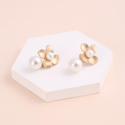 China TRENDY fashion latest flower earrings pearl ball gold plated freshwater pearl earrings for women for sale