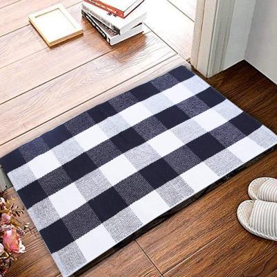 China Washable Cotton Hand & Woven Plaid Front Door Rug, Washable Black and White Buffalo Plaid Blanket for Front Porch Farmhouse for sale