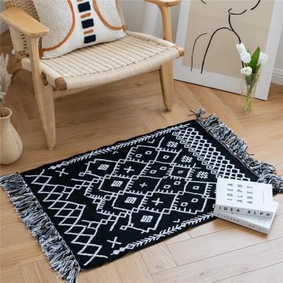 China Non Stain Skid Resistant High Quality Hand - Woven Accent Rug Area Rug Vintage Kitchen Covers for sale